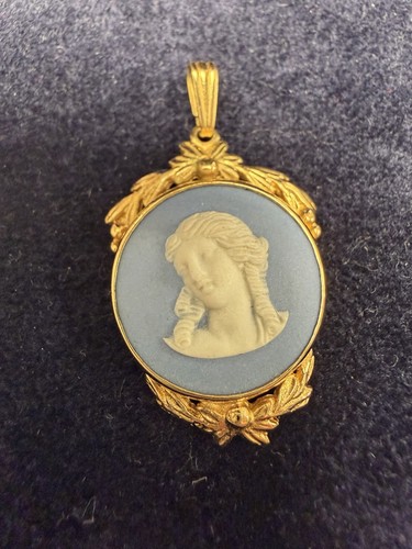 Wedgwood jasperware cameo gold - jasperware,