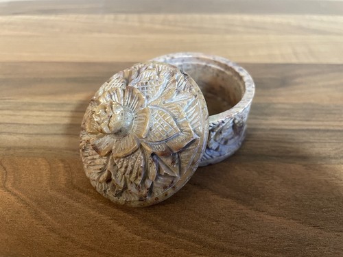 Unique vintage lidded trinket - vintage,