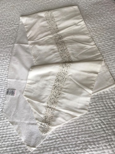 Next table runner - next, white