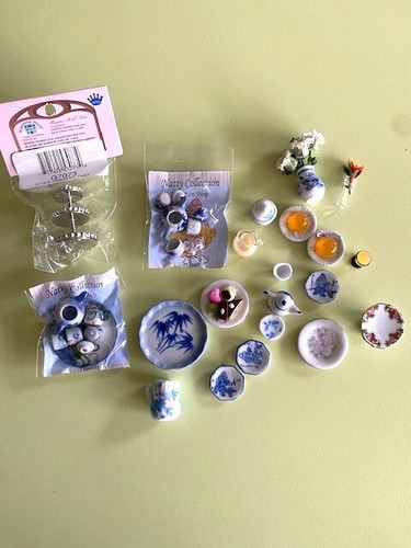 Selection doll house tea - of,