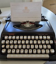 Brother Deluxe 220 Portable Typewriter with Carry Case Vintage