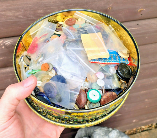 Old tin full vintage - tin,