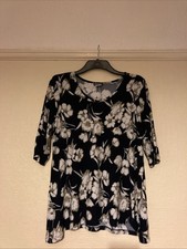Kim & Co Women's Black Floral Top Size L