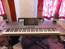 Yamaha Tyros 5 keyboard 76 Keys Speakers and stand MINT Condition