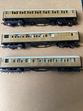 Hornby Rake Of Three Teak Flying Scotsman Coaches OO Gauge