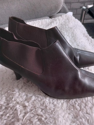 Brown size7 probably - brown,