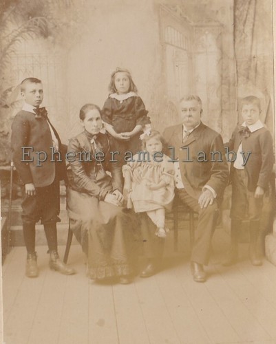 Victorian cabinet photo family - cabinet,