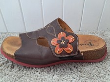 Think! women's brown sandals -