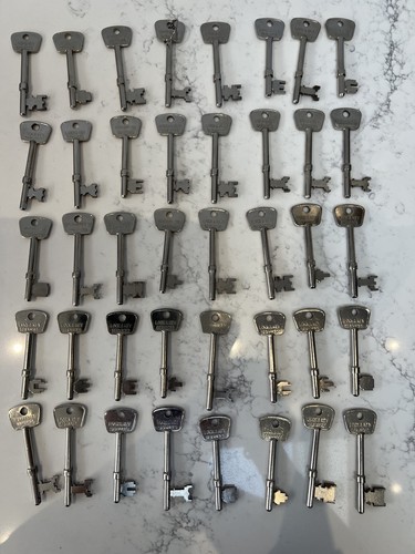 Job lot old keys - job, 40