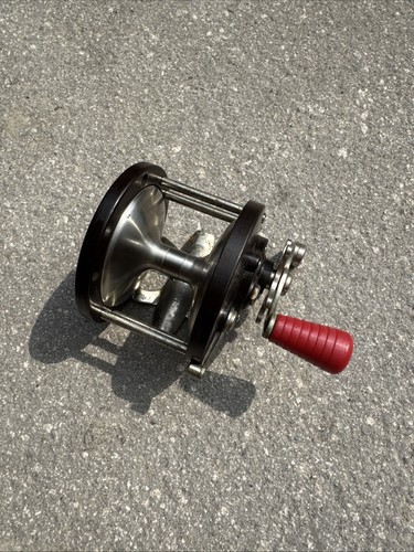 Vintage fishing reel - vintage, no