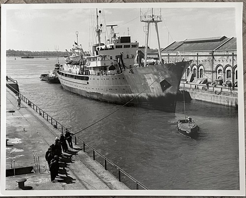 Royal research ship - royal,
