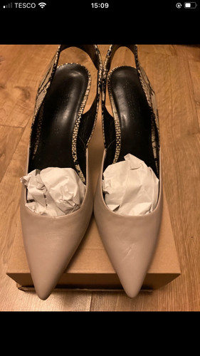 Ladies sling back heeled shoes
