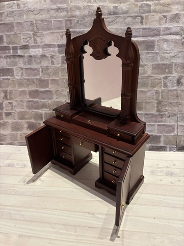 Dolls house scale - 1/12,