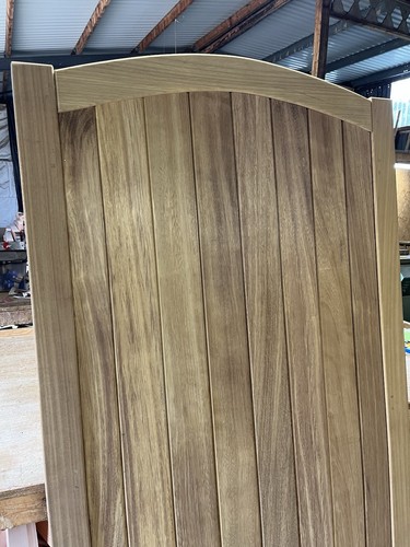 Traditional wooden arch top - traditional,