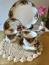 Royal Albert 'Old Country Roses' x 2 Tea / Coffee Cups & Saucers 4 Piece VGC