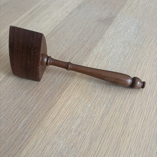 Wooden gavel 25cm - wooden, brass