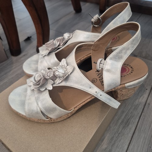Silver sandles uk7 pre loved - silver,