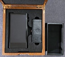 Shanling M8 - high end Digital Audio Player (DAP).  Boxed with accessories.