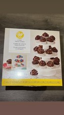 Wilton 3-Tier Treat cupcake