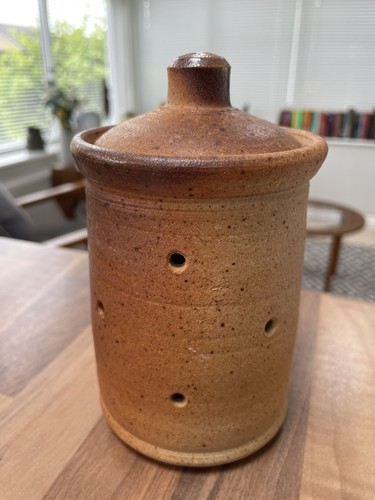 Muchelney pottery garlic pot - muchelney,