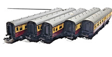 Rake of 5 Triang Coaches Brake