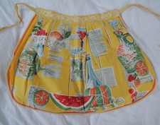 VINTAGE RETRO APRON GORGEOUS 1950S/1960S DESIGNS SIZE SMALL CUTE PINNY