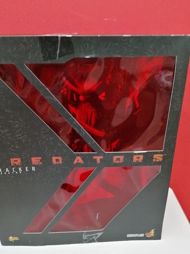 Hot toys predators tracker - toys,