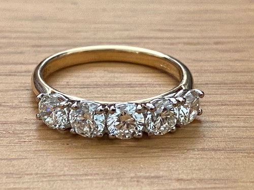 18ct gold 5ct diamond ring - 18ct,