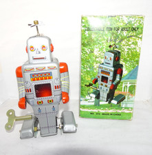 Retro tin plate robot wind up