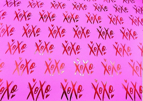 Gift wrap hugs kisses birthday - hugs,