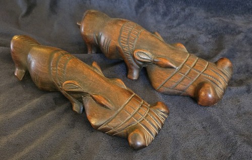 Large pair african - african, hand