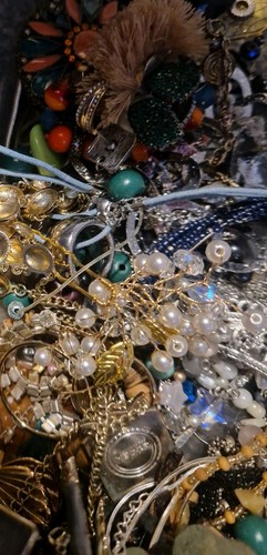 1kg mixed costume jewellery - 1kg,