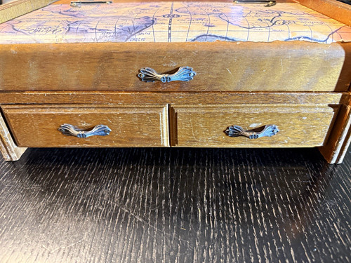 Vintage wood map - wood, theme