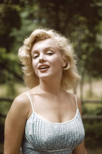 Marilyn monroe wearing blue - marilyn,