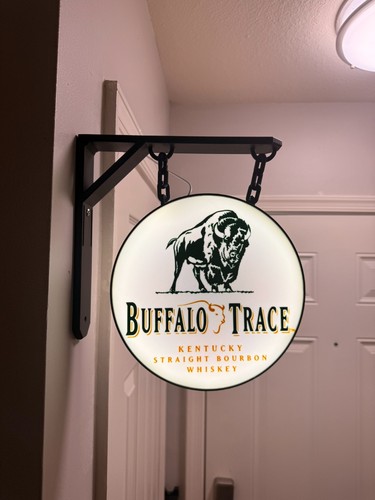 Buffalo trace style - style, hanging