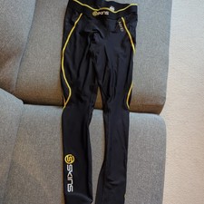 Skins A200 compression bottoms Medium in great condition