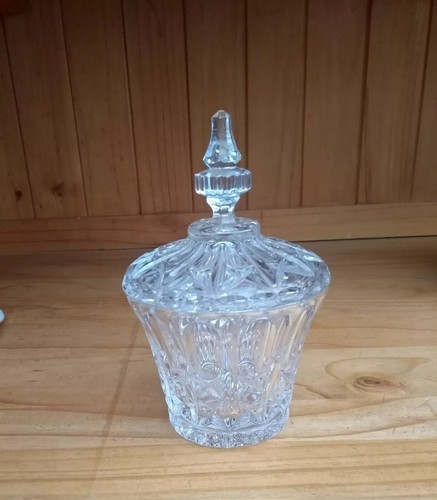 Beautiful lidded cut glass - cut, bon