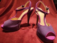 Ladie's Shoes.   Purple &