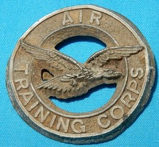WW2 ATC AIR TRAINING CORPS REGIMENT BRITISH MILITARY ECONOMY PLASTIC CAP BADGE