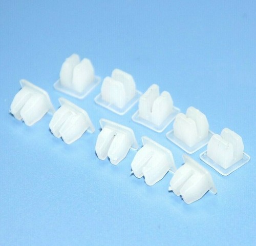 Car side skirt panel - side,