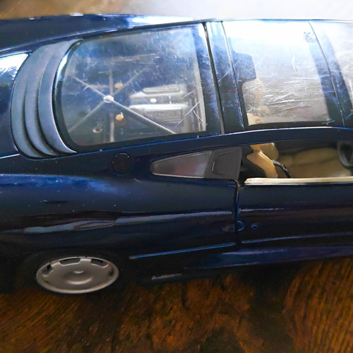 Maisto jaguar xj220 scale - jaguar,