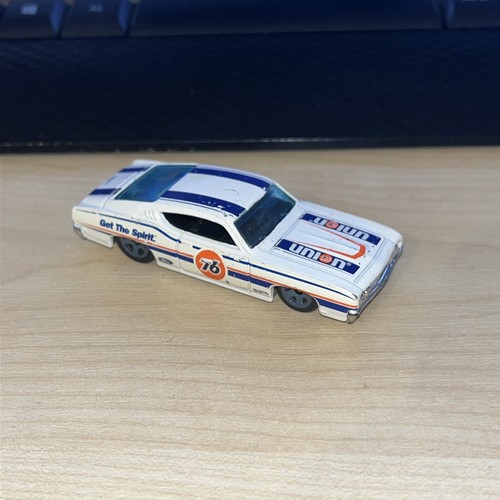 Hot wheels ford - hot,