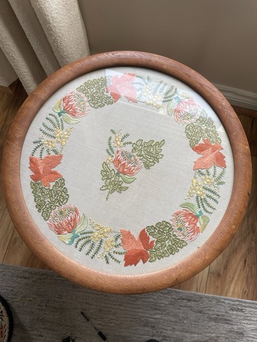 Vintage 1970s round - round, floral
