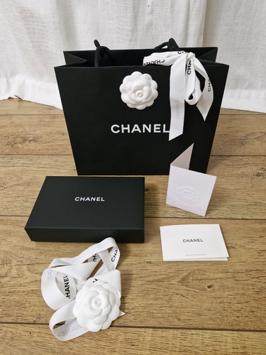 Chanel small gift box - small,