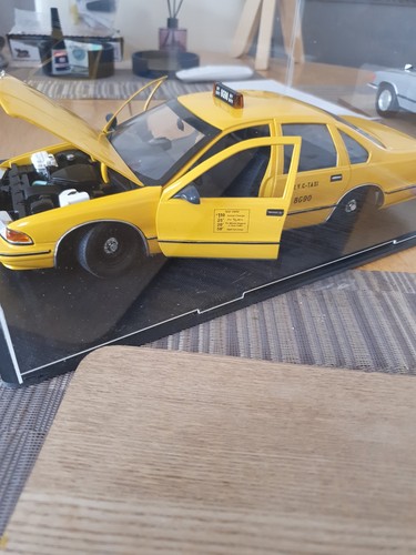 Yellow chevy caprice c - yellow, n