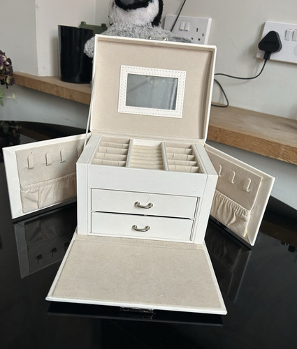 White faux leather lockable - white,
