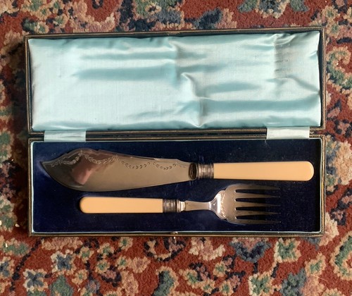 Vintage fish serving - vintage, knife