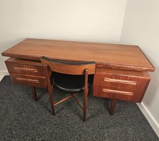 Gplan Fresco Floating Desk With Black Vinyl Fresco Chair Danish Vintage Retr0