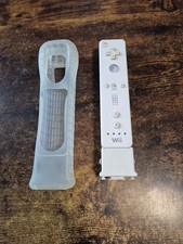 Official Wii Remote With Rechargable Battery Pack & Wii Motion Plus & Sleeve