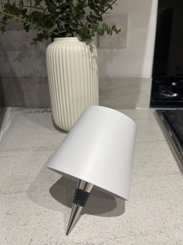 Rechargeable bottle stopper